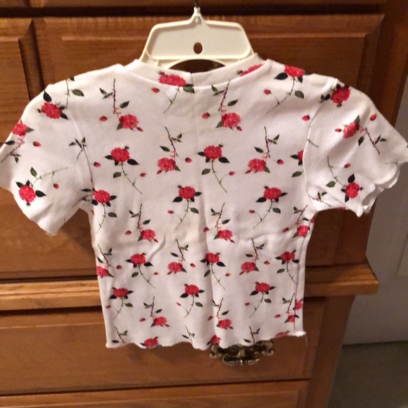 NWT 100% cotton top, brand new ! White with red roses , short sleeves. - Picture 6 of 10